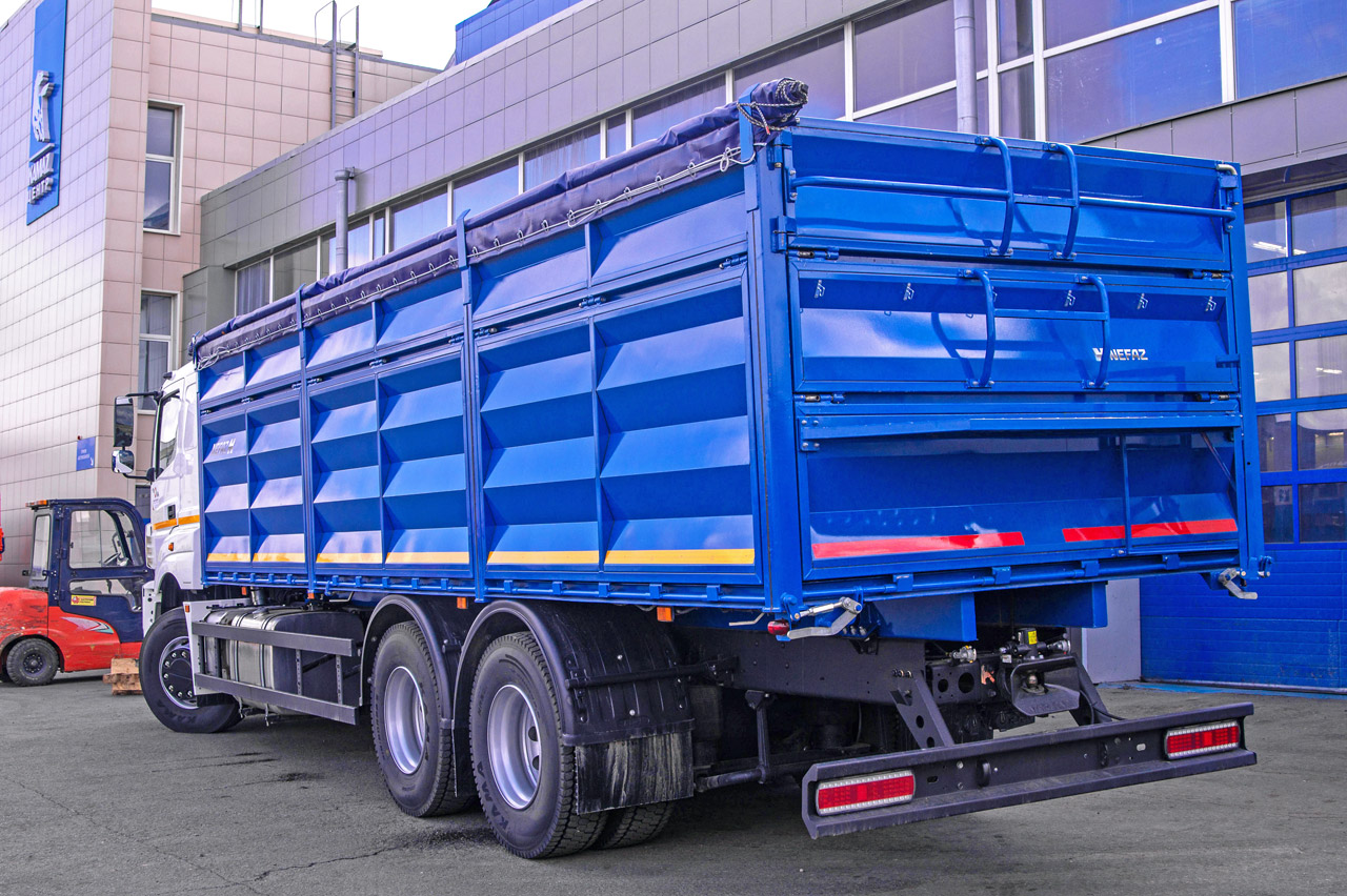 Грузовик-зерновоз KAMAZ-65207