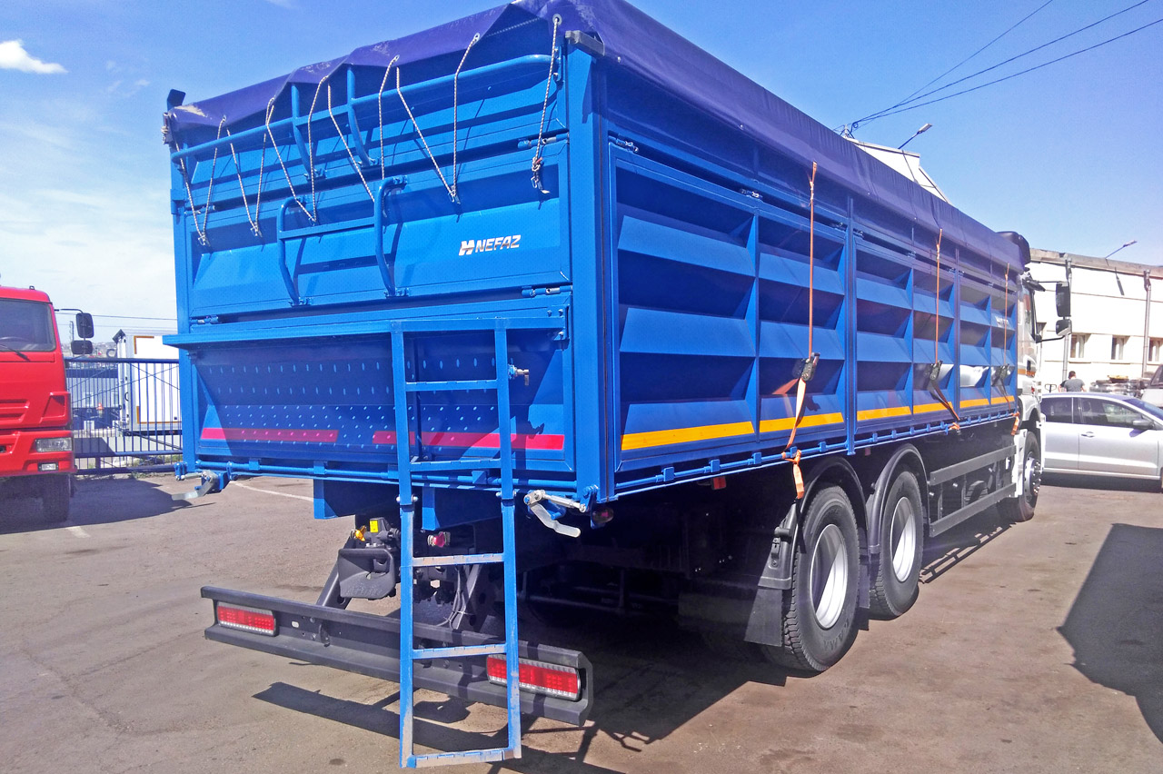 Грузовик-зерновоз KAMAZ-65207