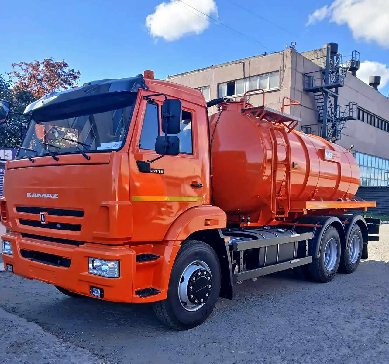 Автоцистерна вакуумная АВ-10 в наличии в Красноярске 
