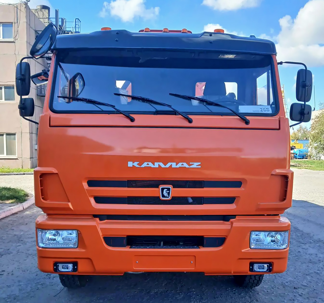 Автоцистерна вакуумная АВ-10 в наличии в Красноярске - вид спереди