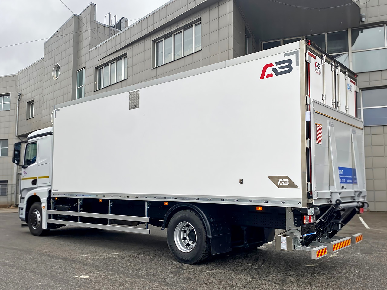 Фурнон-рефрижератор на шасси КАМАЗ 53251 (К5) в Красноярске