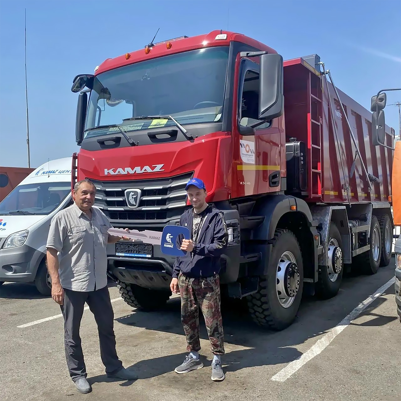Новый самосвал 8х4 КАМАЗ-65951 передача клиенту в Красноярске