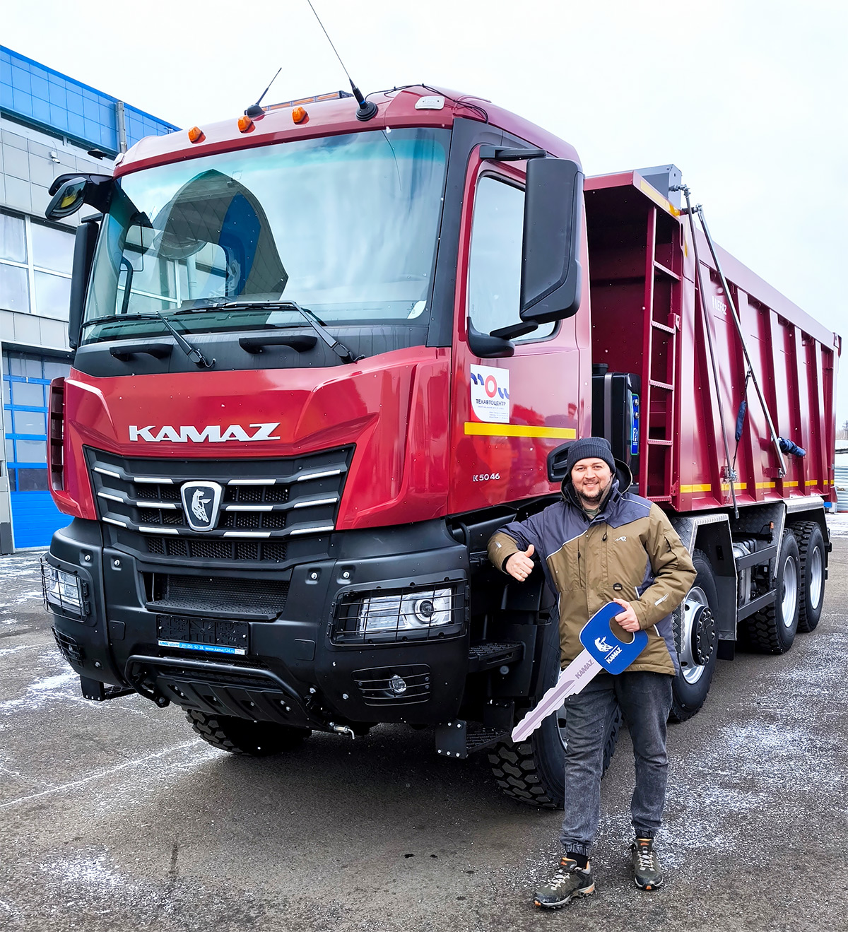 Самосвал КАМАЗ-65951 в Красноярске передается клиенту