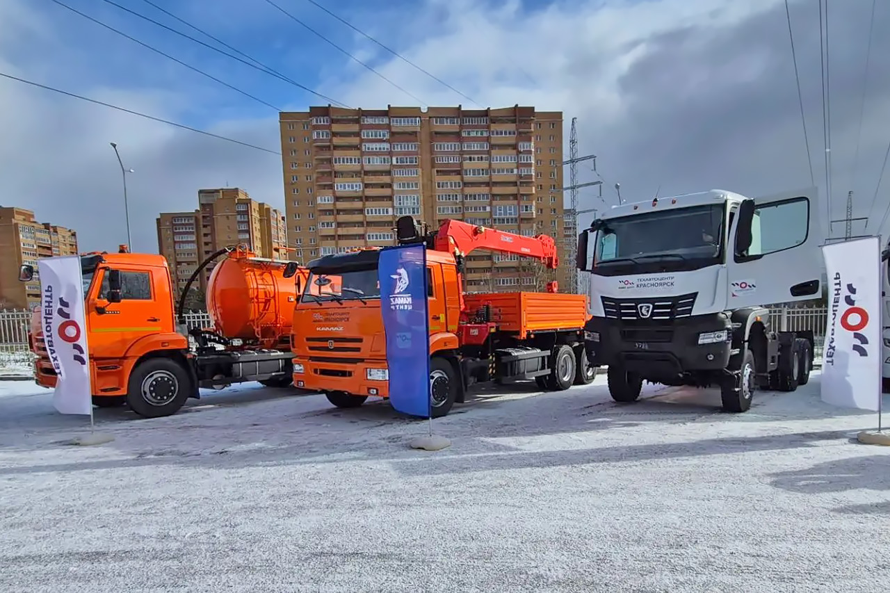 Выставка техники КАМАЗ около СФУ в Красноярске 